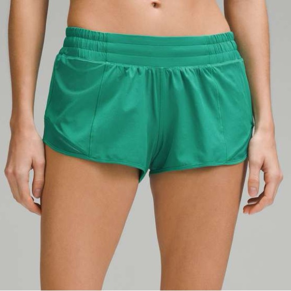 Lululemon Shorts. Cascadia Green 2.5 LR Hotty Hots Great Condition